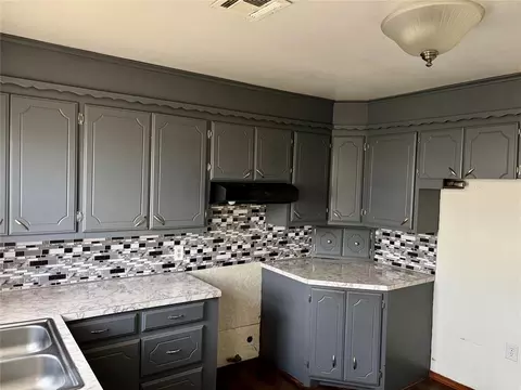 Kitchen - 632 Circle Dr, Watonga, OK 73772 photo 2 of 2