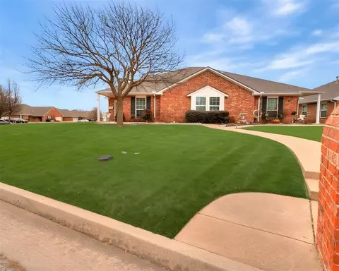 310 Glen Dr, Yukon, OK 73099