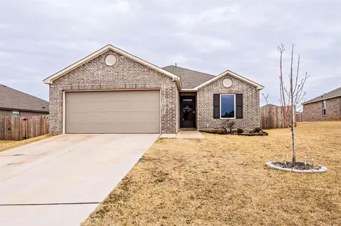 1408 Ellie Ct, Shawnee, OK 74804