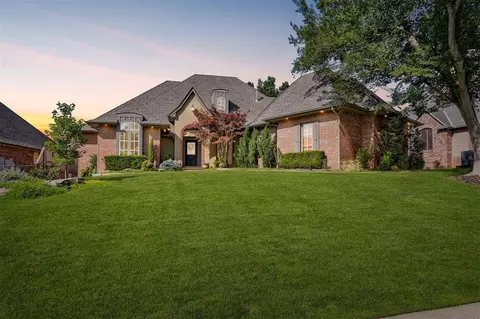 825 Crystal Creek Pl, Edmond, OK 73034