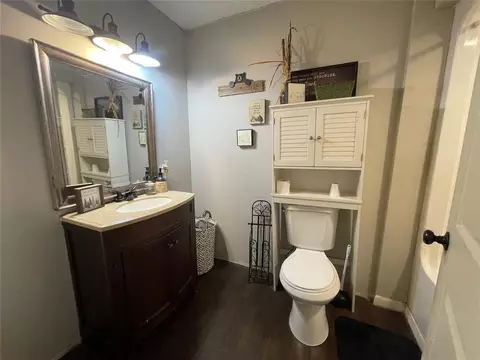 Bath - 513 E Monroe St, Maud, OK 74854 photo 6 of 7