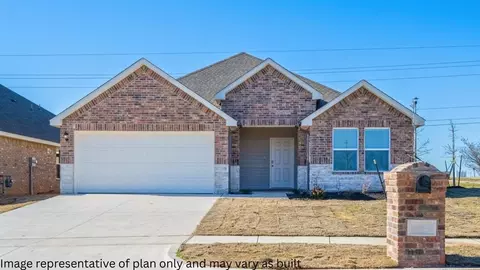 945 S Bear Ln, Mustang, OK 73064