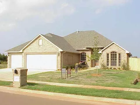 2013 Willow Bend Dr, Edmond, OK 73003 photo 1
