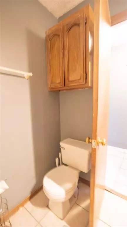 Bath - 501 E 141st Pl, Glenpool, OK 74033 photo 6 of 7