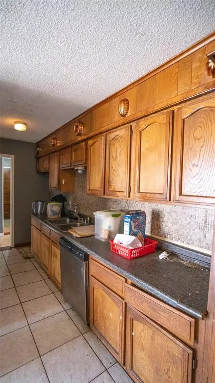 Kitchen - 501 E 141st Pl, Glenpool, OK 74033 photo 1 of 3