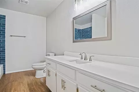 Bath - 1801 Comanche Rd, Norman, OK 73026 photo 1 of 3