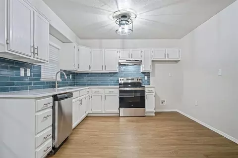 Kitchen - 1801 Comanche Rd, Norman, OK 73026 photo 2 of 4