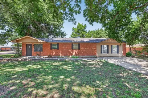 220 S 5th St, Noble, OK 73068