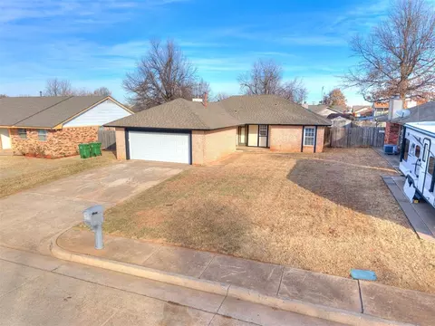 321 Cherokee Dr, Yukon, OK 73099