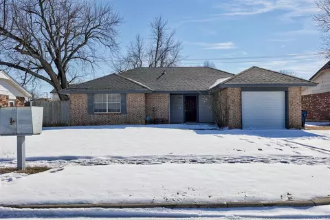 612 W Linden Dr, Mustang, OK 73064