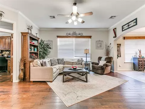 1009 Ashwood Ln, Moore, OK 73160