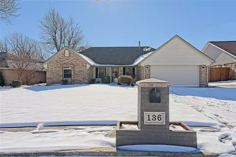 136 E Vail Dr, Yukon, OK 73099