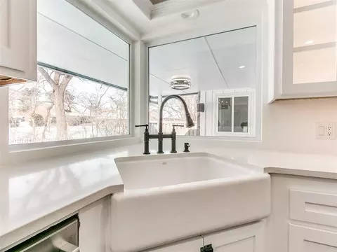 Kitchen - 1601 Hazelhurst, Edmond, OK 73013 photo 4 of 5