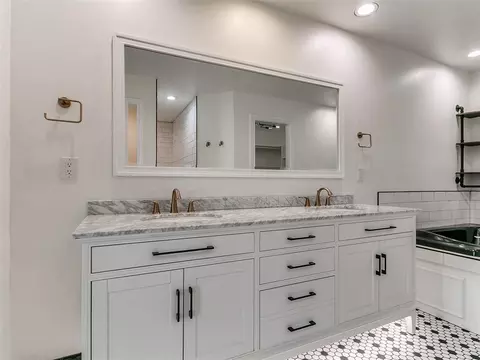 Bath - 1601 Hazelhurst, Edmond, OK 73013 photo 3 of 9