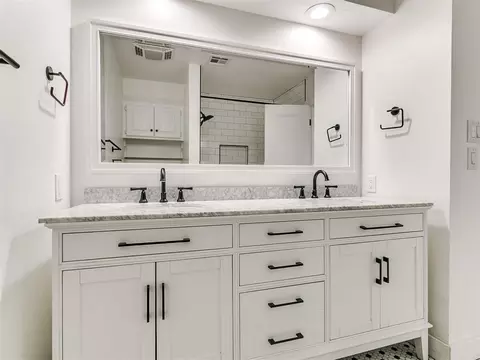 Bath - 1601 Hazelhurst, Edmond, OK 73013 photo 8 of 9