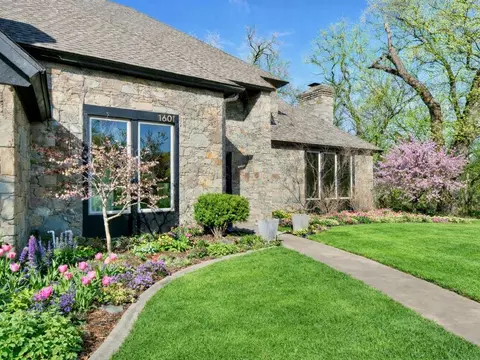 Exterior - 1601 Hazelhurst, Edmond, OK 73013 photo 2 of 3
