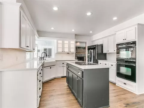 Kitchen - 1601 Hazelhurst, Edmond, OK 73013 photo 2 of 5
