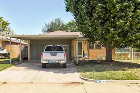 707 Crestmoor Dr, Moore, OK 73160