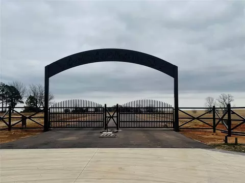 2439 Christian Cir, Chickasha, OK 73018