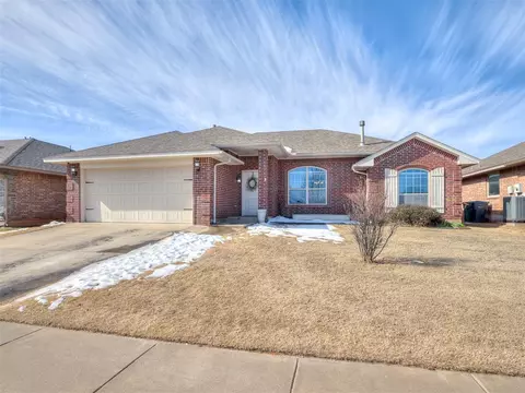 1001 Laurel Creek Dr, Yukon, OK 73099