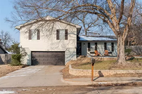 1221 Briarwood Dr, Edmond, OK 73034