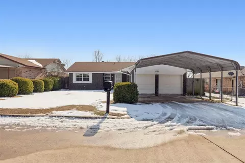 1048 NW 25th St, Moore, OK 73160