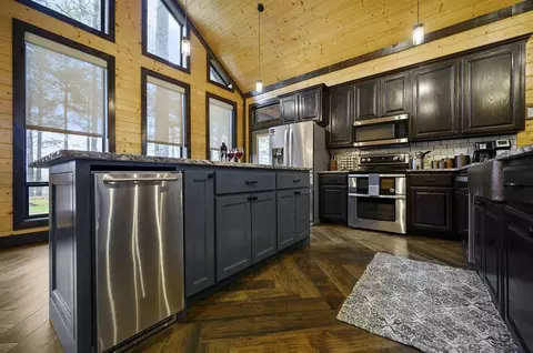 Kitchen - 94 Willow Bend Rd, Broken Bow, OK 74728 photo 4 of 8