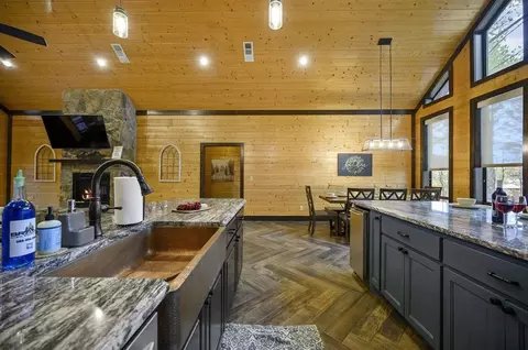 Kitchen - 94 Willow Bend Rd, Broken Bow, OK 74728 photo 2 of 8