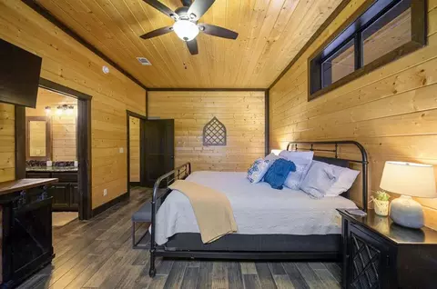 Bedroom - 94 Willow Bend Rd, Broken Bow, OK 74728 photo 6 of 7