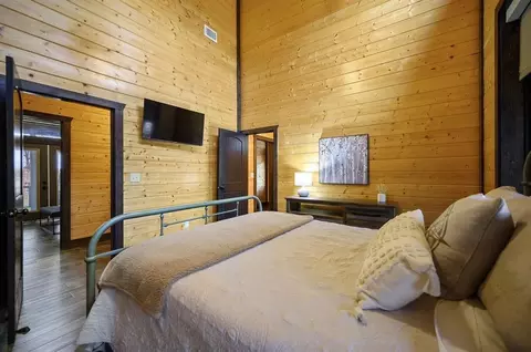 Bedroom - 94 Willow Bend Rd, Broken Bow, OK 74728 photo 3 of 7