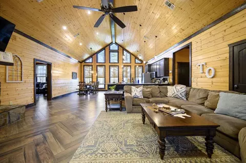 Living - 94 Willow Bend Rd, Broken Bow, OK 74728 photo 2 of 2
