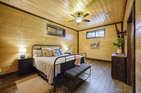 Bedroom - 94 Willow Bend Rd, Broken Bow, OK 74728 photo 5 of 7