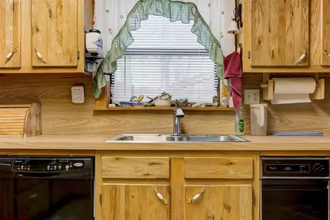 Kitchen - 10 Timber Oaks Rd, Mcloud, OK 74851 photo 8 of 8