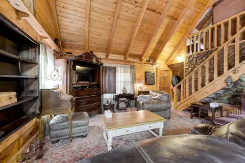 Living - 10 Timber Oaks Rd, Mcloud, OK 74851 photo 3 of 3