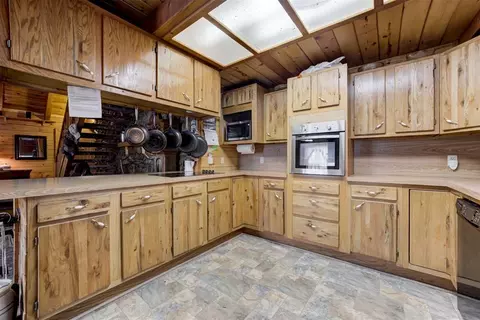 Kitchen - 10 Timber Oaks Rd, Mcloud, OK 74851 photo 5 of 8