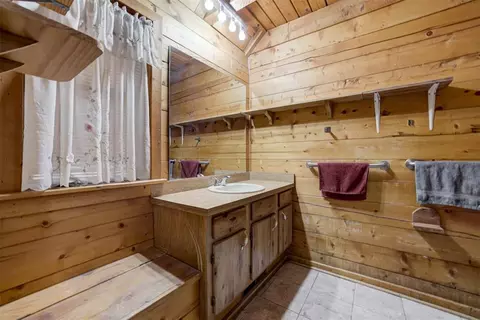 Bath - 10 Timber Oaks Rd, Mcloud, OK 74851 photo 2 of 4