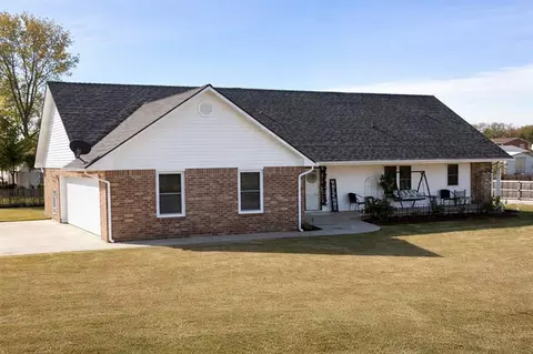 103 E 8th St, Stratford, OK 74872