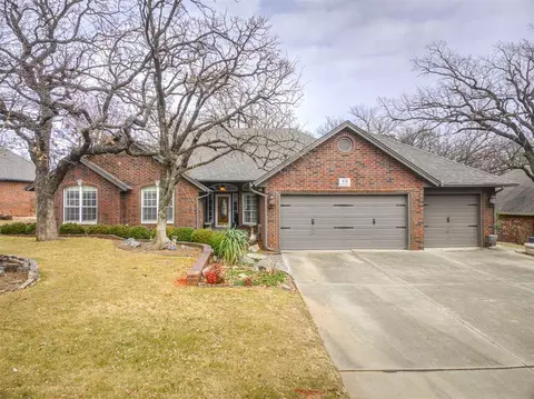 312 Saint James Dr, Edmond, OK 73034