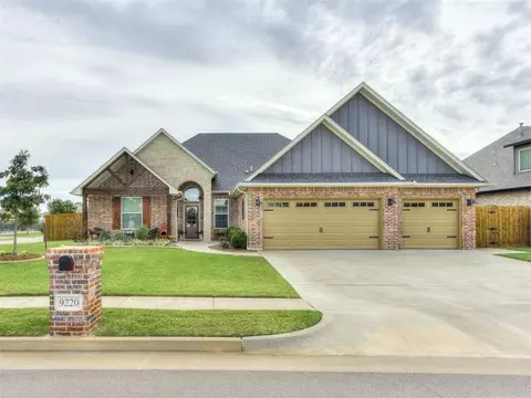 9220 NW 82nd St, Yukon, OK 73099
