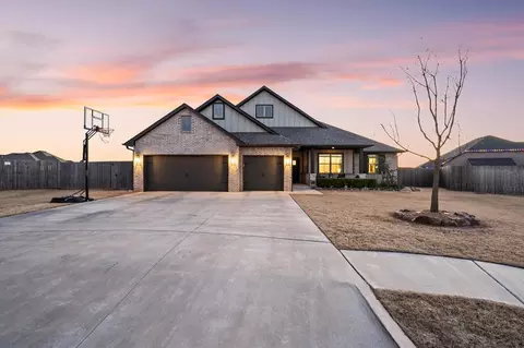 1361 Pineridge Cir, Piedmont, OK 73078