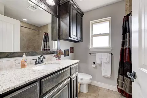 Bath - 5009 Champlain Pl, Edmond, OK 73025 photo 5 of 6