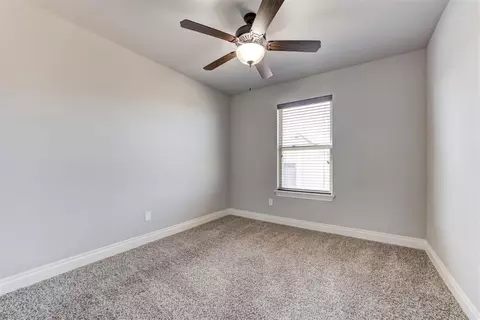 Bedroom - 5009 Champlain Pl, Edmond, OK 73025 photo 5 of 8