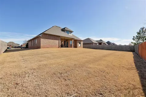 Exterior - 5009 Champlain Pl, Edmond, OK 73025 photo 4 of 6