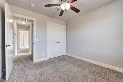 Bedroom - 5009 Champlain Pl, Edmond, OK 73025 photo 6 of 8