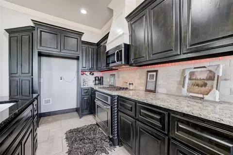 Kitchen - 5009 Champlain Pl, Edmond, OK 73025 photo 3 of 6