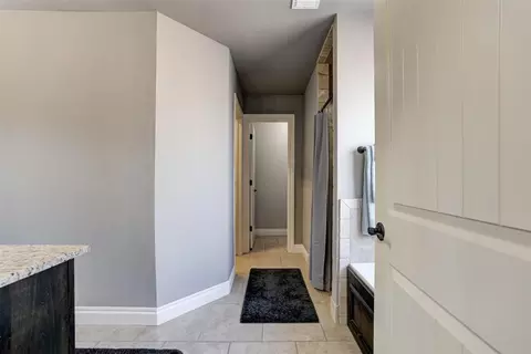 Entry Way - 5009 Champlain Pl, Edmond, OK 73025 photo 2 of 3