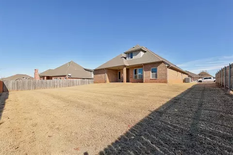 Exterior - 5009 Champlain Pl, Edmond, OK 73025 photo 5 of 6