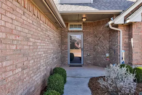 Entry Way - 5009 Champlain Pl, Edmond, OK 73025 photo 1 of 3