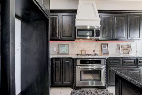 Kitchen - 5009 Champlain Pl, Edmond, OK 73025 photo 5 of 6