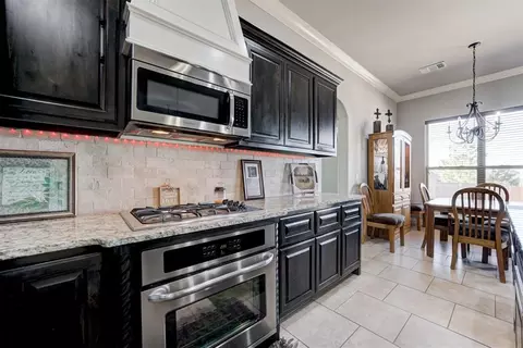 Kitchen - 5009 Champlain Pl, Edmond, OK 73025 photo 6 of 6